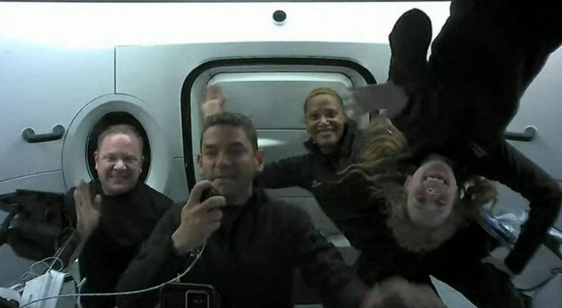 SpaceX tourists talk to Tom Cruise from orbit, provide update on flight
