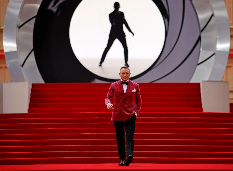 No time to wait: world premiere for new Bond movie