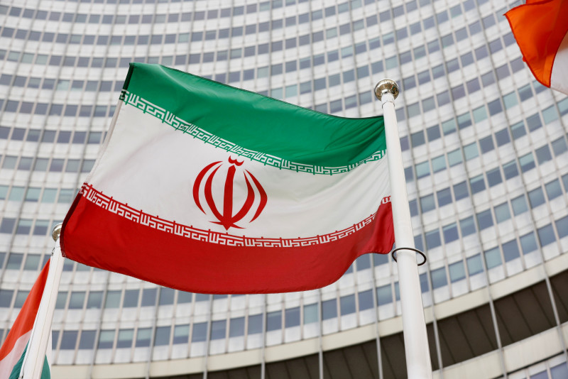 US reaches out to China on cutting Iran oil purchases