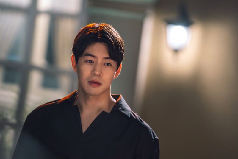 K-dramas ‘High Class’, ‘Hometown’, ‘The Veil’, & ‘One The Woman’ on Astro