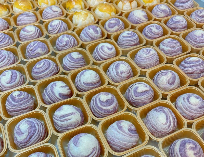 Mooncakes selling like hot cakes thanks to Facebook Live