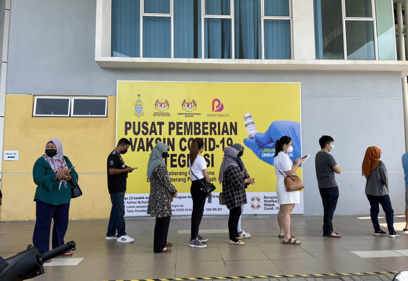 Penangites rush to get Covid-19 jab on Day 1 of walk-ins