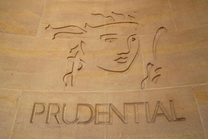 Prudential eyes US$2.4 bil in HK share sale