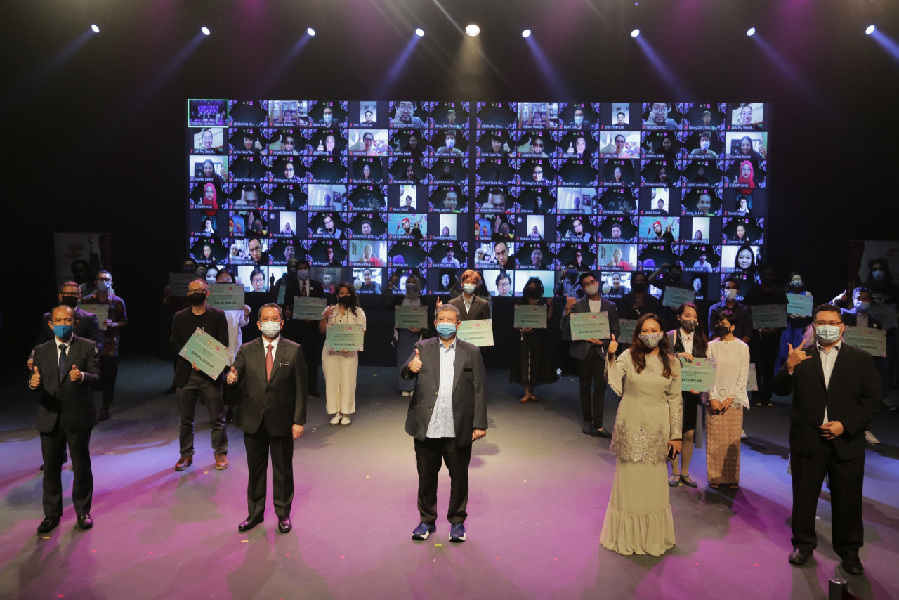 Hundreds of beneficiaries of the Cendana recovery initiative joined the event via live streaming today. – Cendana pic, April 5, 2021