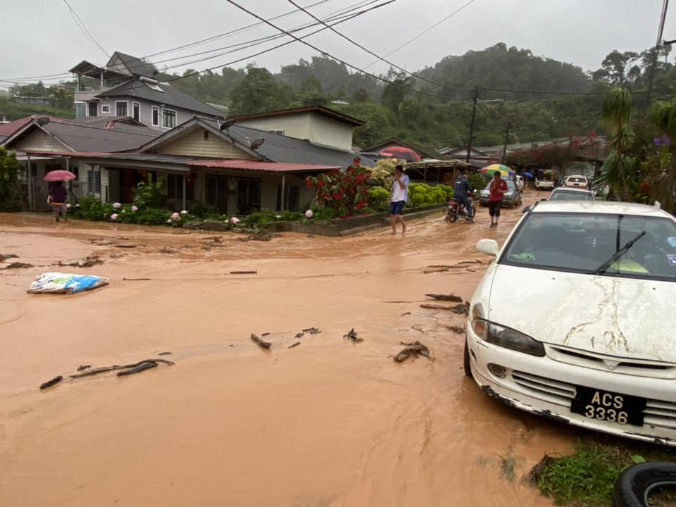 According to reports, recently, four instances of mud floods, two of which were severe floods, happened at Kg Raja due to a land clearing activity on a hilltop near the village. – Ho Chi Yang Facebook pic, January 1, 2023