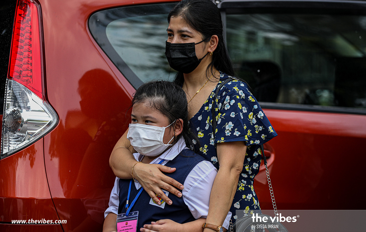 While some parents are relieved that online learning is over, they are still worried about safety and health conditions of schools that are reopening to young children. – SYEDA IMRAN/The Vibes pic, March 2, 2021