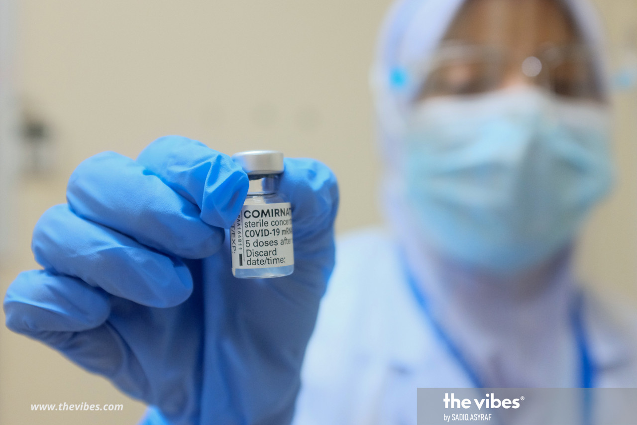 Those who are allergic to polyethylene glycol or polysorbate may be at risk of suffering adverse effects from the Pfizer-BioNTech shot. – SADIQ ASYRAF/The Vibes pic, March 4, 2021