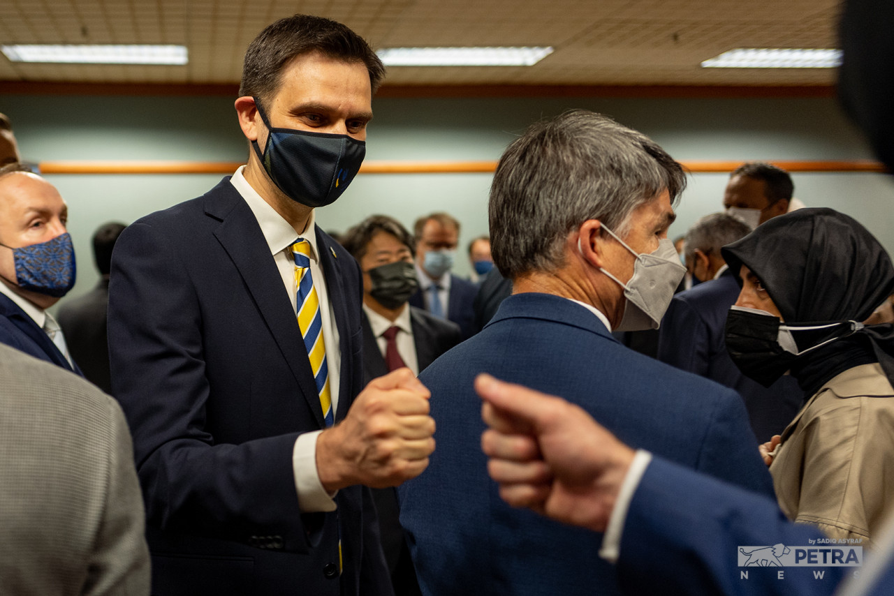 Ukrainian ambassador Olexander Nechytaylo expresses his gratitude towards nations that have continued to support Ukraine’s sovereignty and territorial integrity, particularly those that have provided defence equipment, medical supplies, and refuge to Ukrainians. – SADIQ ASYRAF/The Vibes pic, March 1, 2022
