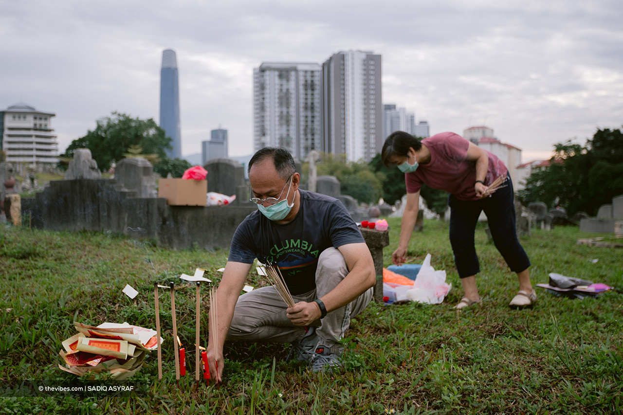 One of the traditional offerings is the burning of joss sticks and joss paper. – SADIQ ASYRAF/The Vibes pic, April 5, 2021