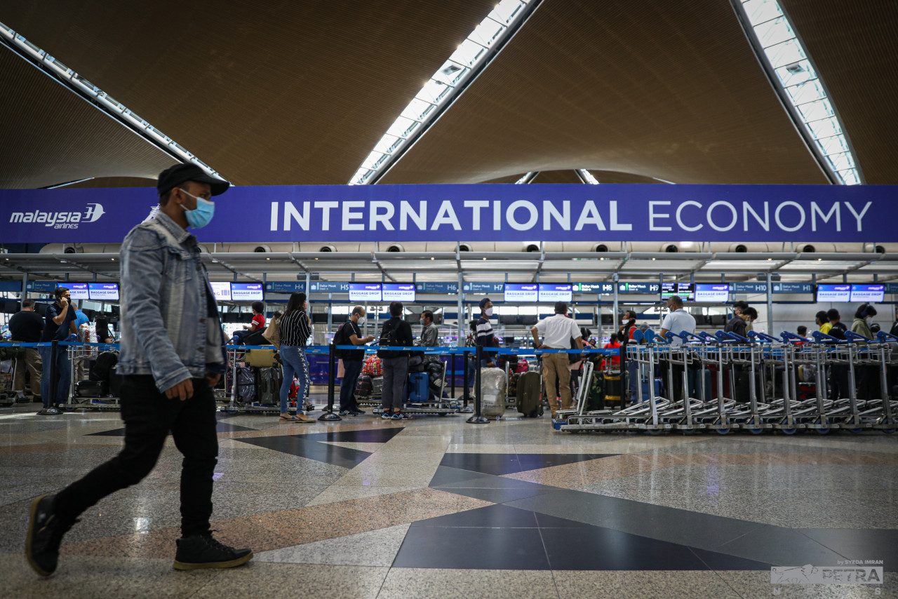 The National Consumer Complaints Centre’s Baskaran Sithamparam says that Malaysia’s consumer protection for airline customers is still lacking if measured against standards practised in the European Union. – SYEDA IMRAN/The Vibes file pic, January 11, 2023