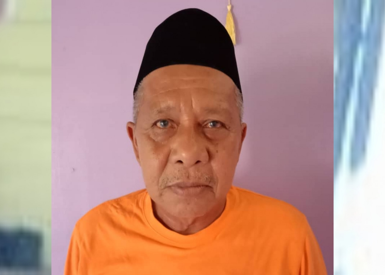 Utoh Sarah Maddais, 60, says his family of ten in Kudat is now living on RM1,500 a month due to reduced income from the export sales tax on fishery exports. – REBECCA CHONG/The Vibes pic, August 2, 2021