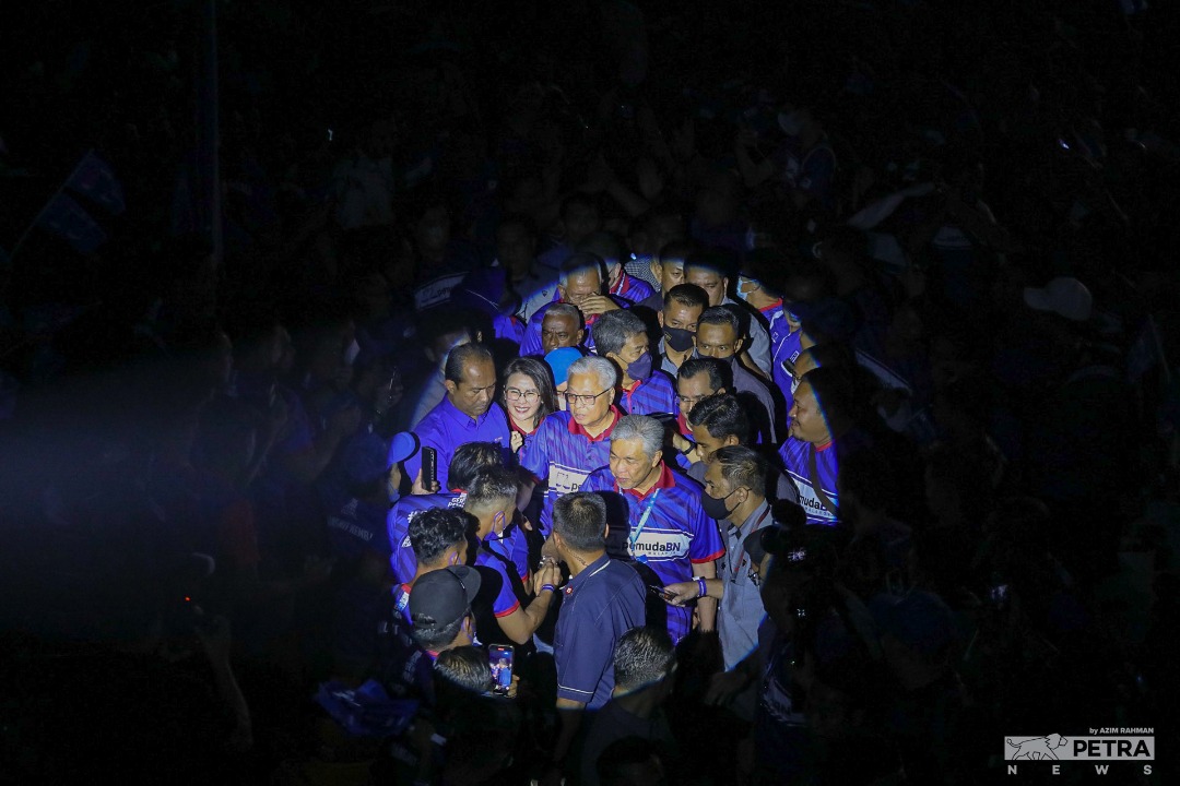 This year has seen Datuk Seri Ismail Sabri Yaakob carefully navigating the top job as prime minister amid pressure from his party Umno which was urging him to hold a snap general election. He is seen here with Umno president Datuk Seri Ahmad Zahid Hamidi during the launch of the Barisan Nasional Youth Machinery at the Titiwangsa Stadium in Kuala Lumpur. – AZIM RAHMAN/The Vibes pic, December 31, 2022