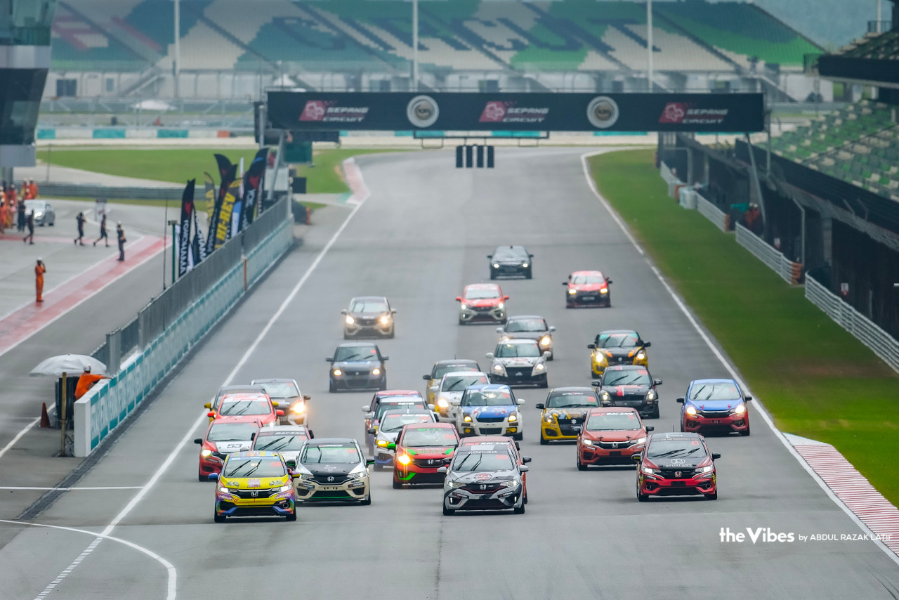 Racers zoom past each other while their engines roar throughout the circuit during Round 2 of the 2023 Malaysia Championship Series at Sepang International Circuit. – ABDUL RAZAK LATIF/The Vibes pic, June 28, 2023