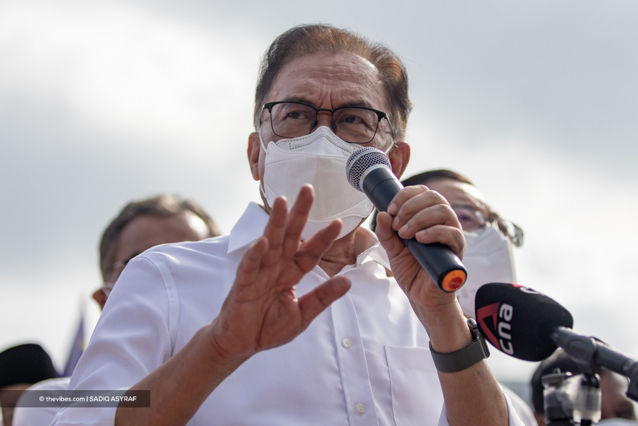 Opposition leader Datuk Seri Anwar Ibrahim is pushing for the Pandora Papers to be debated in Parliament. – The Vibes file pic, October 11, 2021