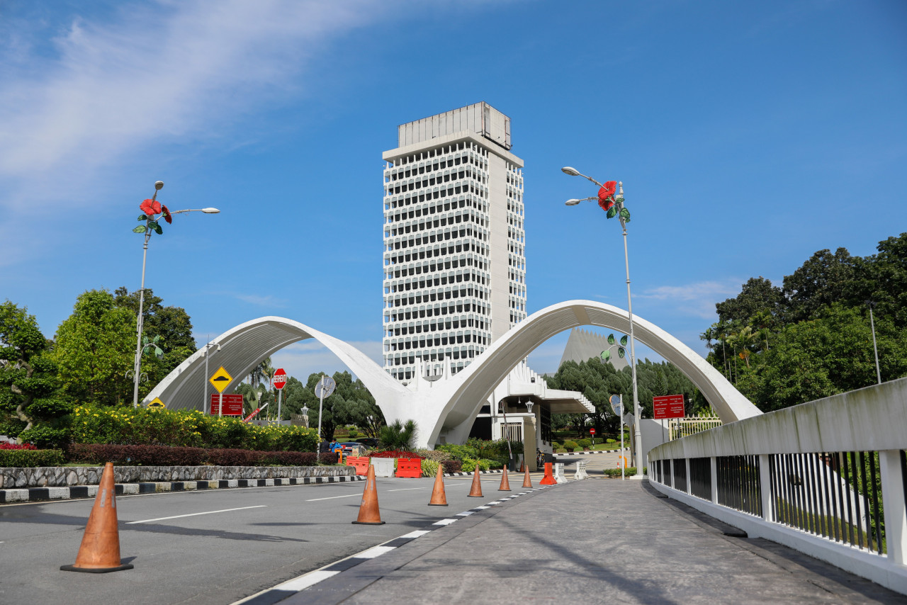 Former law professor Datuk Gurdial Singh Nijar warns that if someone without a majority in Parliament helms the government, he could later face a vote of no-confidence in the august House, thus jeopardising his position and the government entirely. – The Vibes file pic, March 27, 2022