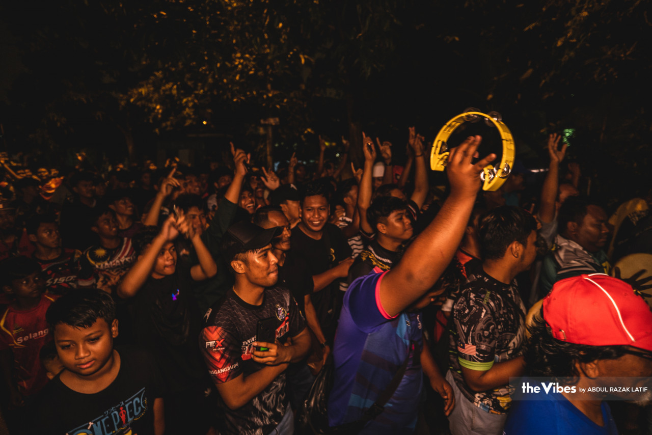 Although not a must, the kejut sahur, or sahur wake-up calls for Muslims to have their predawn meal is a unique tradition that is slowly dying, especially among the current generation. – ABDUL RAZAK LATIF/The Vibes pic, April 7, 2023