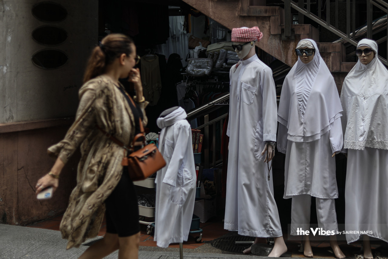 People visiting the city can find various items for sale on display on the streets, including clothing. – SAIRIEN NAFIS/The Vibes pic, April 20, 2023