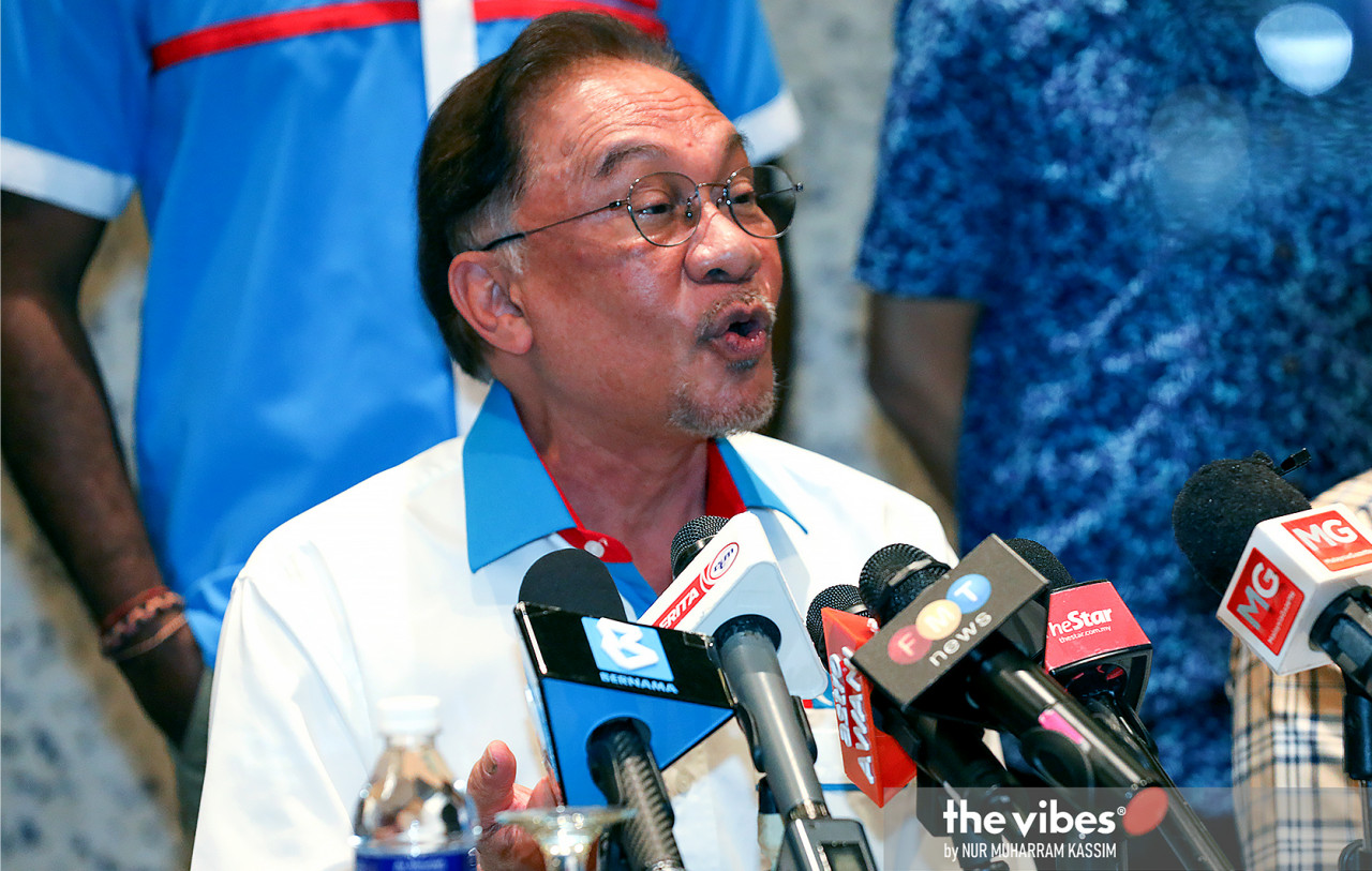 Party president Datuk Seri Anwar Ibrahim (pic) seems to be leading the supporters of the big camp approach within the party, which requires PKR to cooperate with other parties, as opposed to the other camp supporting incoming deputy president Rafizi Ramli who rejects it. – The Vibes file pic, July 16, 2022