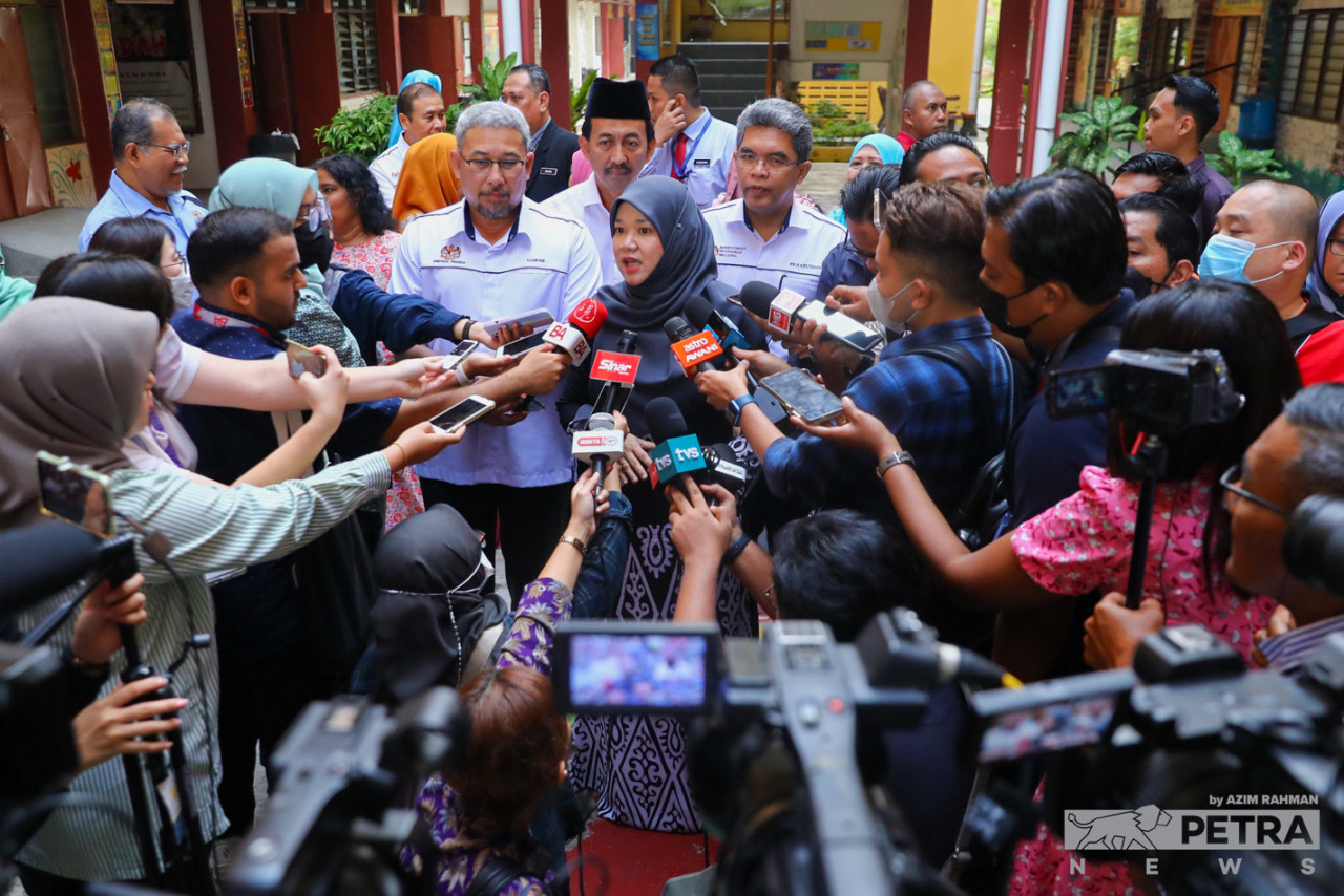Education Minister Fadhlina Sidek says she has paid a visit to the parents of the students who were slapped by their volleyball coach, stressing that the safety and well-being of the students are the ministry’s priority. – AZIM RAHMAN/The Vibes pic, January 3, 2023