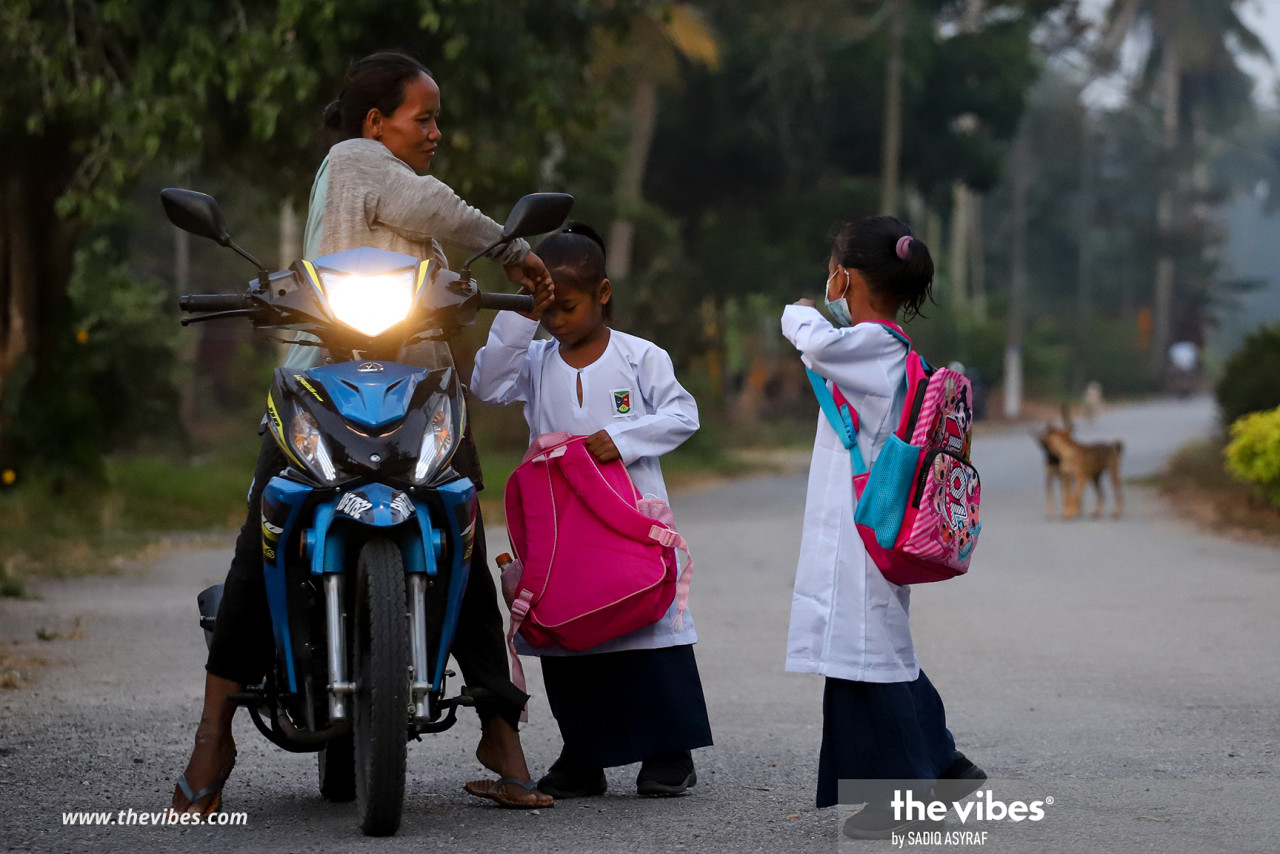 Children in rural areas are some of the worst impacted and most at risk of being left behind by online learning. – The Vibes file pic, July 13, 2021