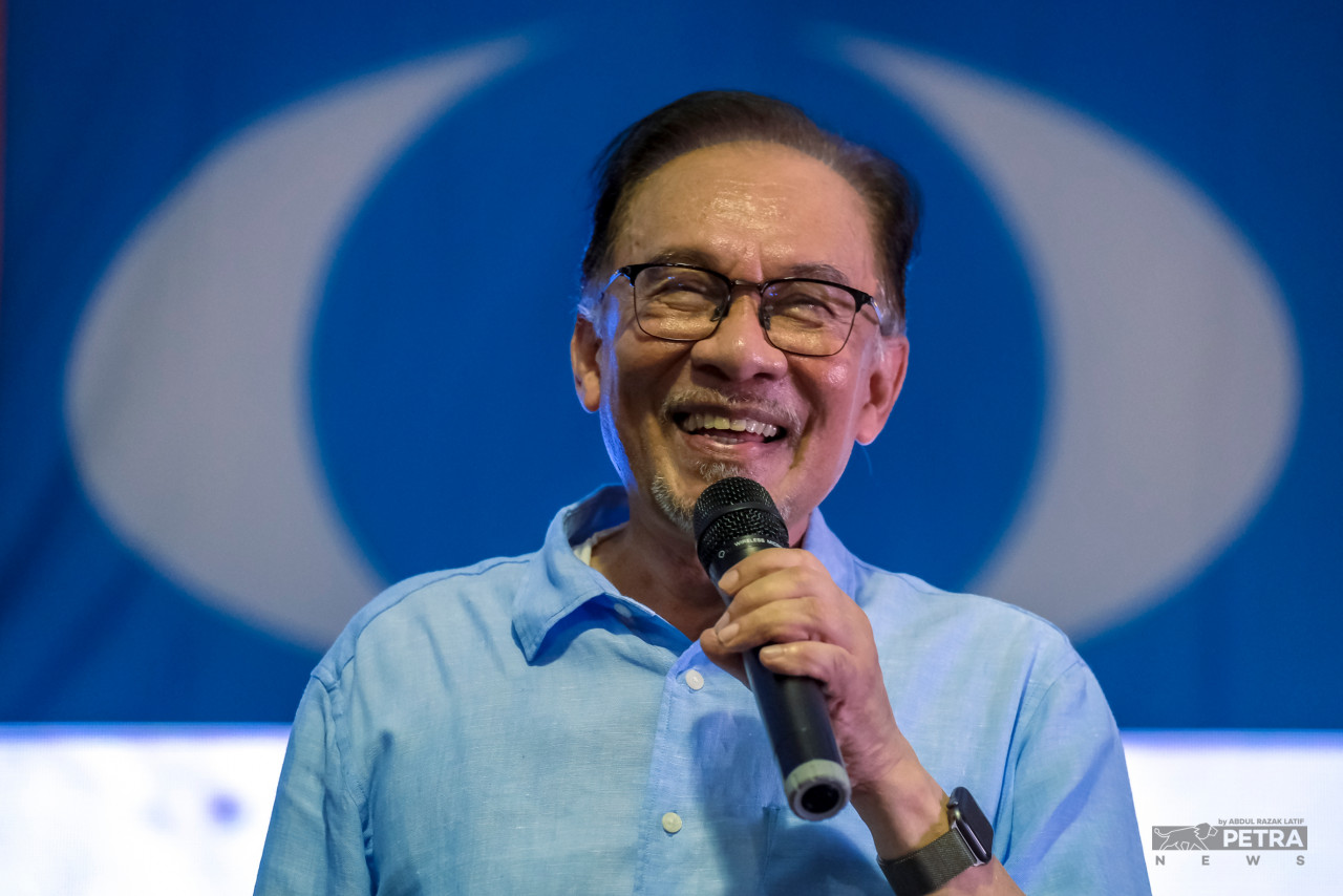 There is hope that Datuk Seri Anwar Ibrahim’s (pic) decision to contest in Tambun, as well as rumours of other big names attempting to make their mark in Perak, may lead to a voters’ tsunami in the state that could provide the push to capture Putrajaya. – The Vibes file pic, October 23, 2022