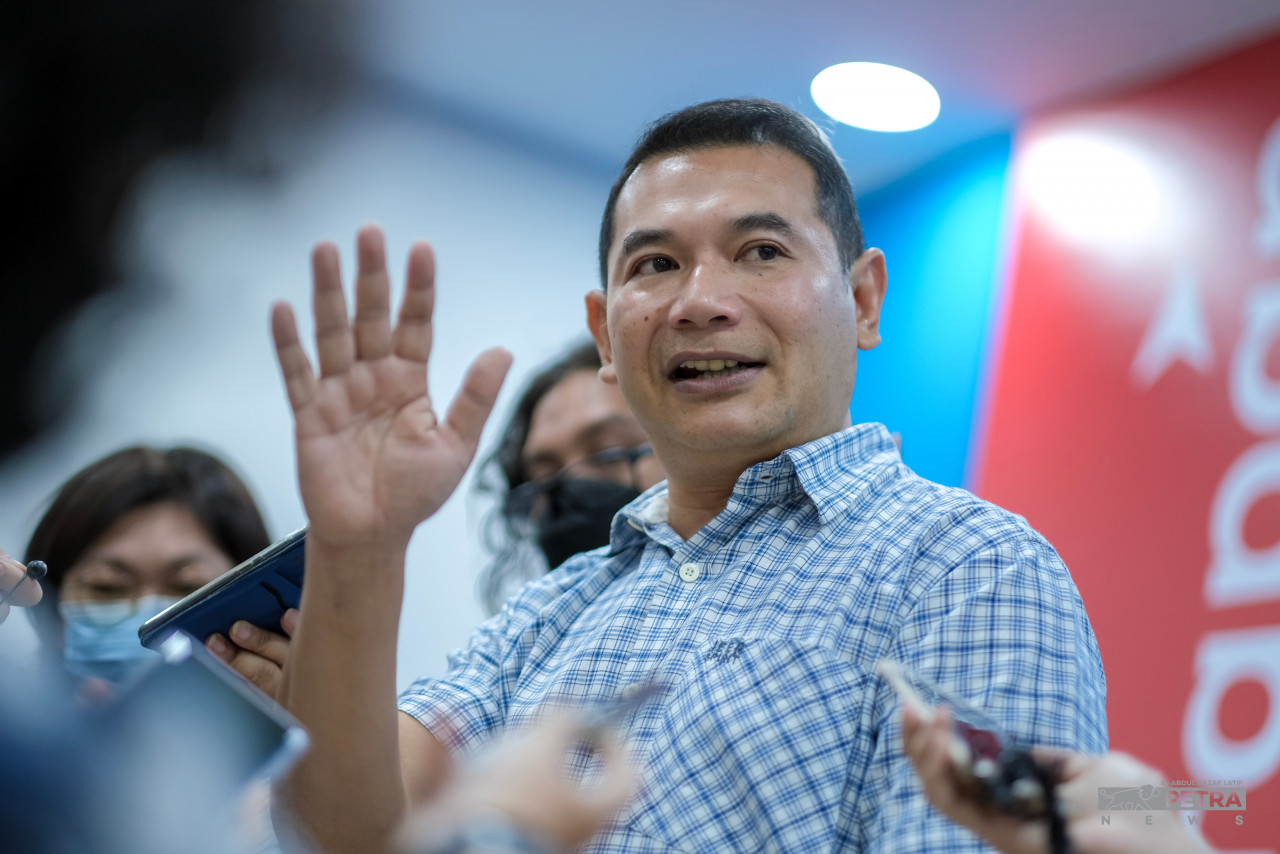 Wong Chen says that PKR deputy president Rafizi Ramli disagrees with party leader Datuk Seri Anwar Ibrahim on certain issues, which is part and parcel of a healthy democracy in the party. – ABDUL RAZAK LATIF/The Vibes pic, November 14, 2022