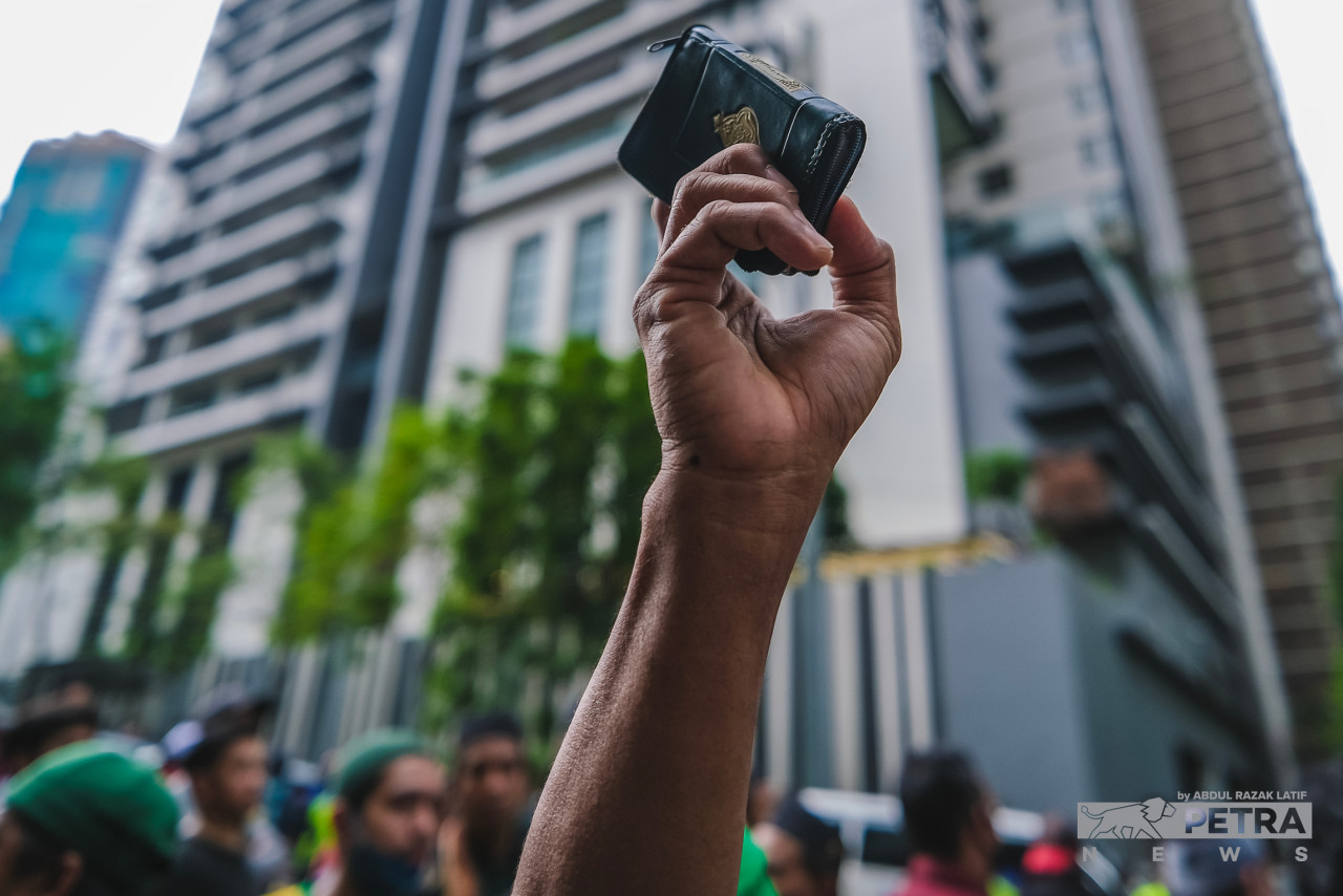 The disrespect shown to the Quran by European far-right figures in Sweden and the Netherlands has triggered global outcry, including in Malaysia. – ABDUL RAZAK LATIF/The Vibes pic, January 29, 2023