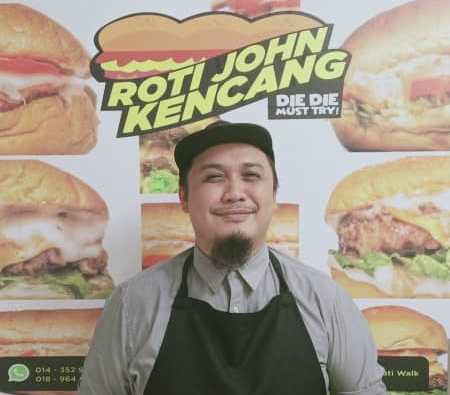 Izrul Ibrahim, the owner of Roti John Kencang in Sejati Walk Sandakan, says the recent dine-in confusion was problematic as he needed to rearrange his dining tables many times. – REBECCA CHONG/The Vibes pic, July 5, 2021