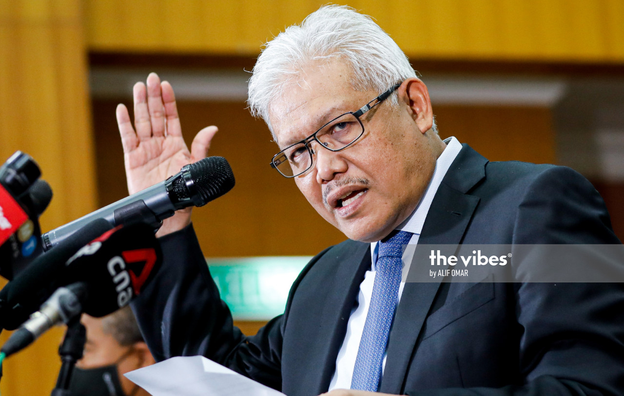 Home Minister Datuk Seri Hamzah Zainudin says existing Malaysia My Second Home pass holders will have to comply with the fee increase from RM90 to RM500, and the requirement for them to stay in the country for a minimum of 90 days a year. – The Vibes file pic, December 24, 2021