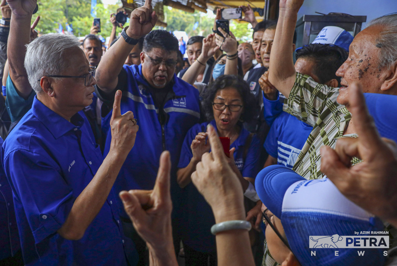 Caretaker prime minister Datuk Seri Ismail Sabri Yaakob is defending his Bera parliamentary seat but was in Durian Tunggal, Melaka to campaign for Barisan Nasional’s candidate for the Alor Gajah constituency. – AZIM RAHMAN/The Vibes pic, November 13, 2022