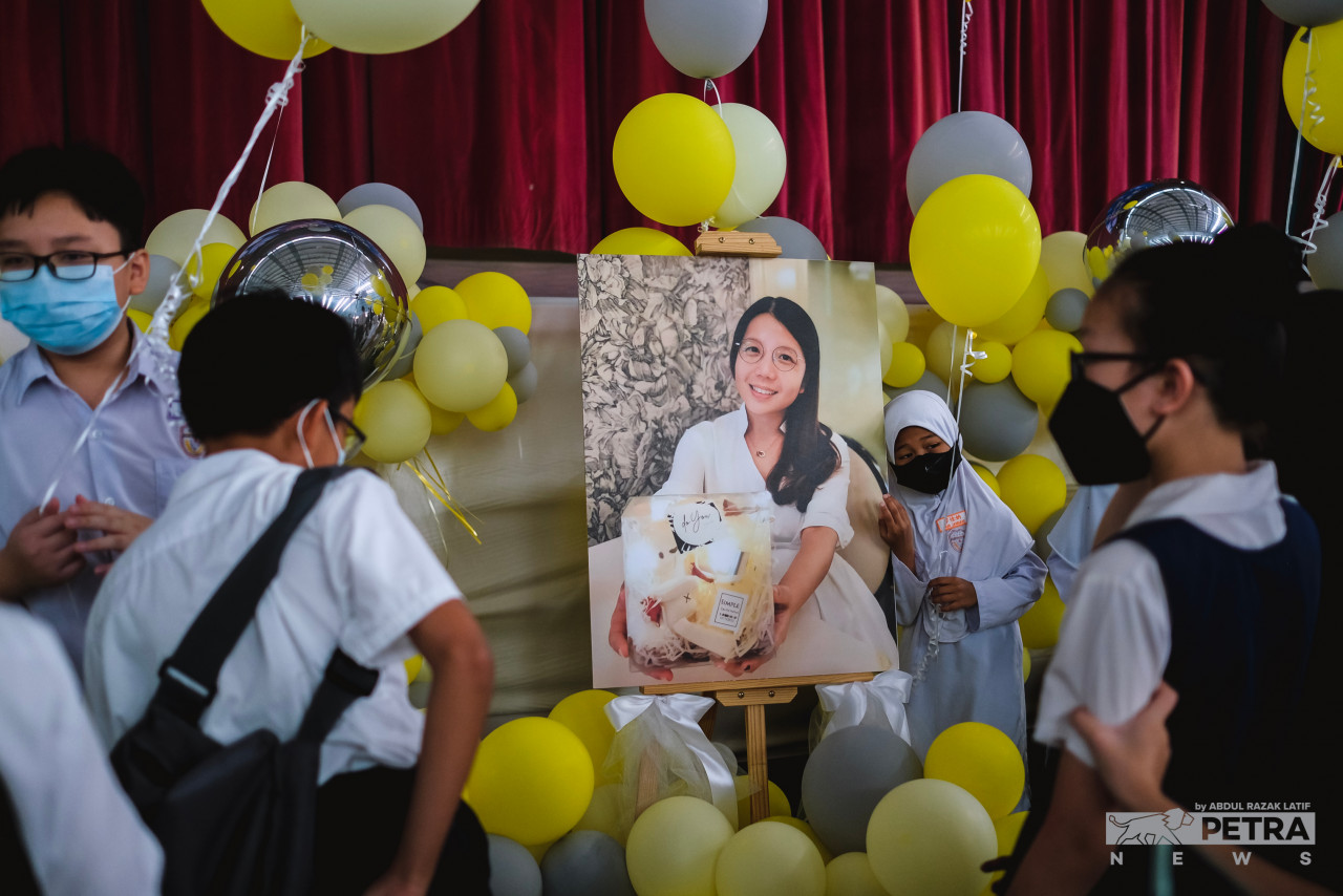 A pupil stands close to a portrait of her teacher killed in the landslide. – ABDUL RAZAK LATIF/The Vibes pic, December 31, 2022