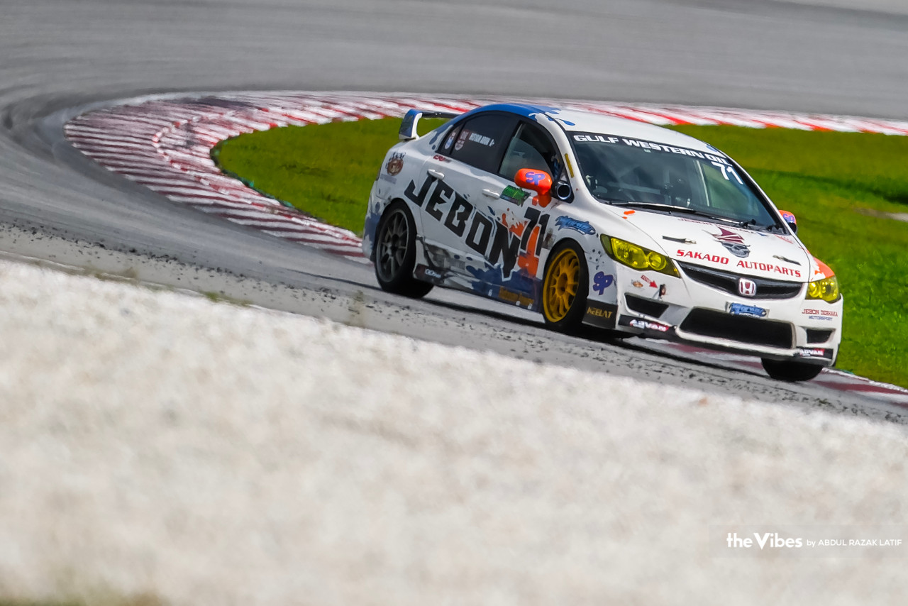 Jebon Derhaka Motorsport racer M. Hisyamuddin’s (71) performing during Race 2 of the Malaysia Championship Series 2023 - Round 2. – ABDUL RAZAK LATIF/The Vibes pic, June 28, 2023