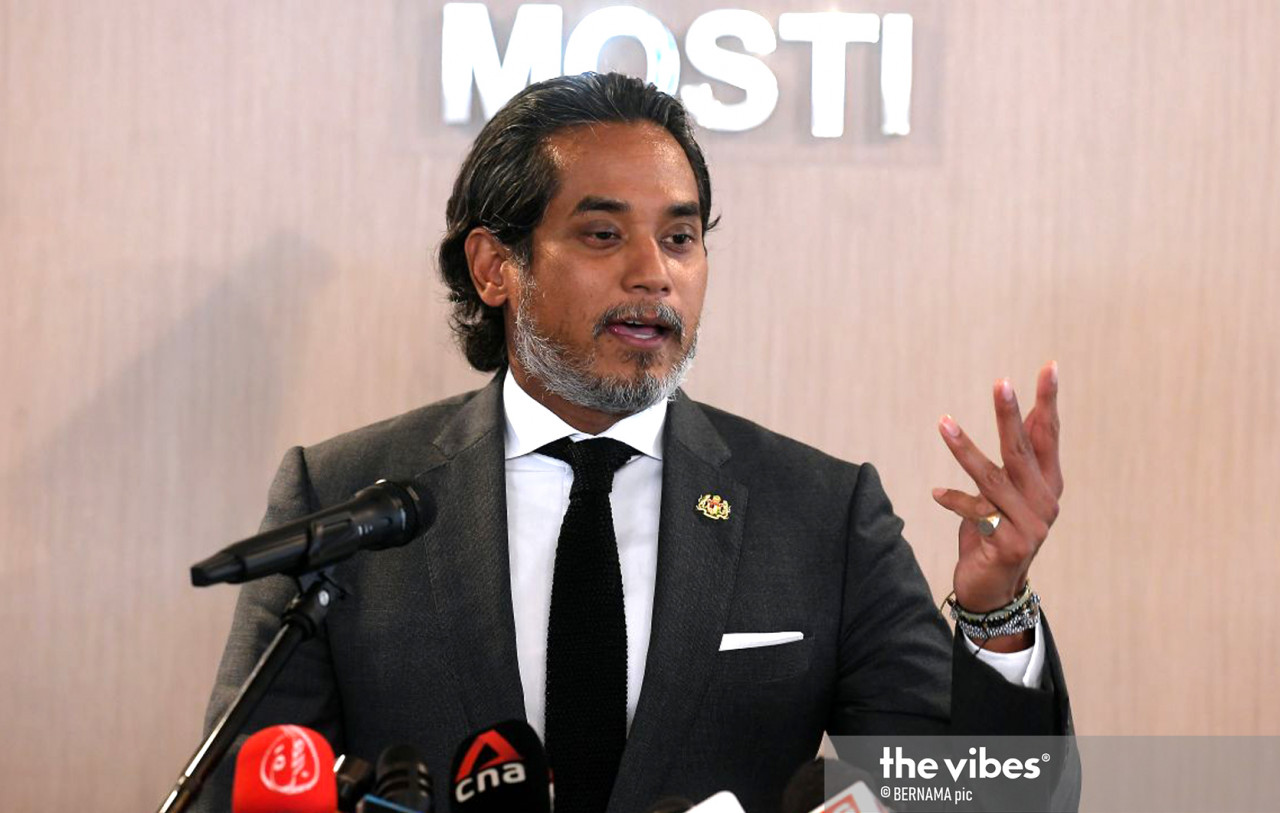 National Covid-19 Immunisation Programme Coordinating Minister Khairy Jamaluddin has dismissed as bogus an offer by a private company to supply two million Covid-19 vaccine doses to the Penang government. – Bernama pic, May 20, 2021