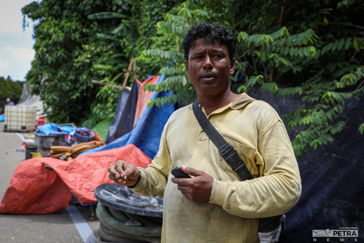 A Bangladeshi worker says that the employer only provided the workers with housing in Kepong after Taman Melawati residents voiced their complaints. – SYEDA IMRAN/The Vibes pic, April 6, 2022