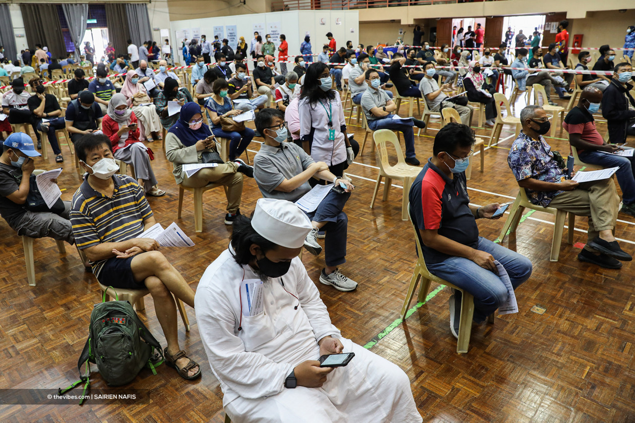 Alongside UKM Bangi, WTC KL and Universiti Malaya began disseminating the AstraZeneca Covid-19 vaccines today. – SAIRIEN NAFIS/The Vibes pic, May 5, 2021