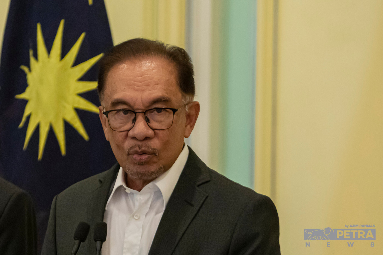 Prime Minister Datuk Seri Anwar Ibrahim has announced that the government is looking at ways to allow migrant workers to be employed in Malaysia without the use of agents that impose high fees. – AZIM RAHMAN/The Vibes pic, February 11, 2023