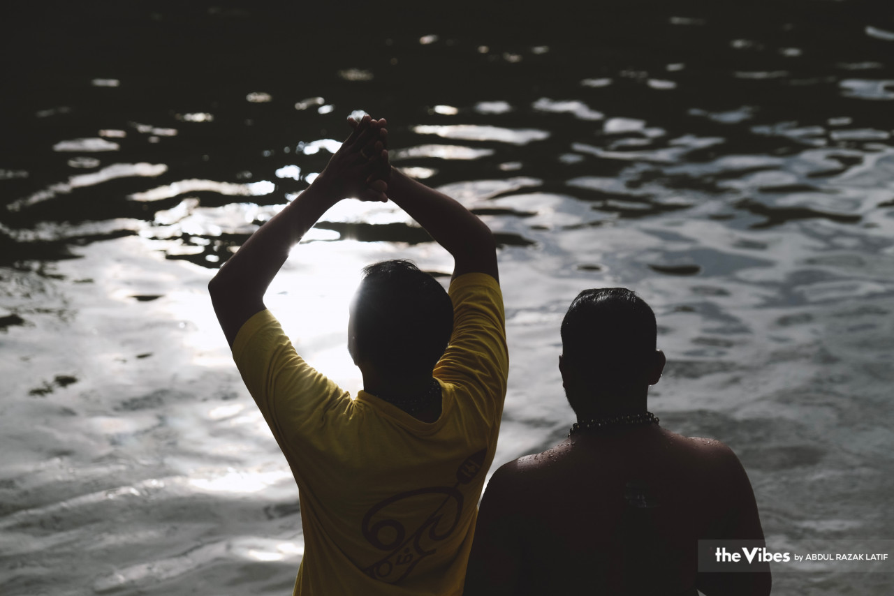 Devotees prepare themselves for purification before starting the day of festivities on Thaipusam day. – ABDUL RAZAK LATIF/The Vibes pic, February 6, 2023
