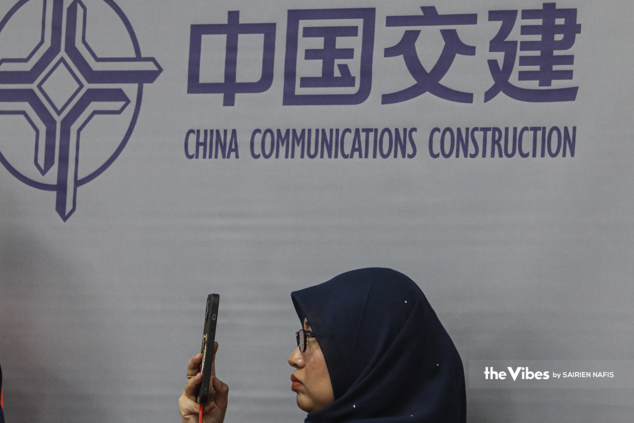 A press staffer takes a photograph at the Genting ECRL tunnel construction site. China Communications Construction is the main contractor for the project. – SAIRIEN NAFIS/The Vibes pic, April 12, 2023