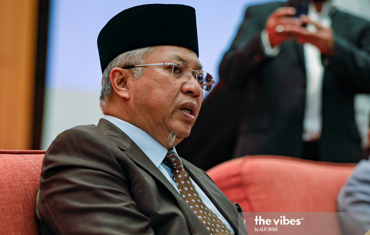 Federal Territories Minister Tan Sri Annuar Musa and others in Umno who are set on preserving their relationship with Bersatu should leave the BN lynchpin, says a Perak rep. – The Vibes file pic, March 27, 2021