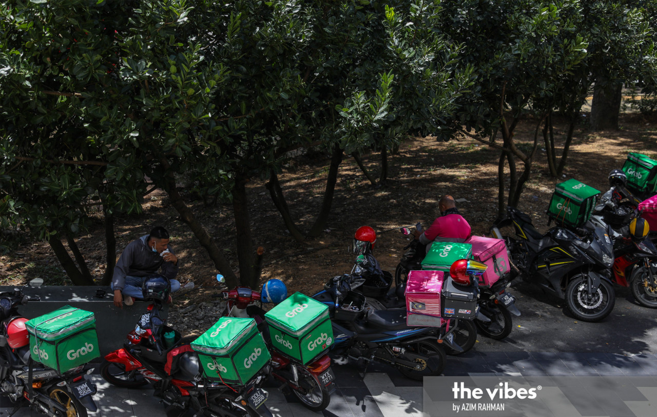 Those in the gig economy are employed as short-term, freelance or part-time income earners. – AZIM RAHMAN/The Vibes pic, May 19, 2021