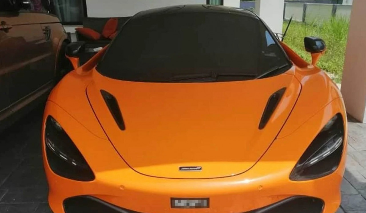 The MACC found RM3.5 million stashed in the Datuk’s house, while luxury cars valued at RM15.7 million, as well as a bungalow, shop lot and office lot worth RM29 million, were also confiscated. – MACC source pic, April 6, 2021