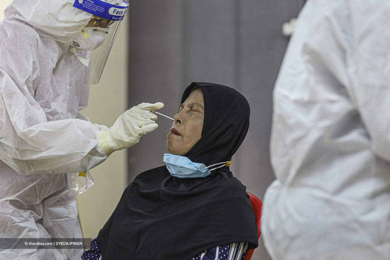 Tan Sri Dr Noor Hisham Abdullah says mass targeted testing in the Klang Valley is the reason for the rise in Covid-19 cases, adding that most new infections are low-risk. – The Vibes file pic, July 10, 2021