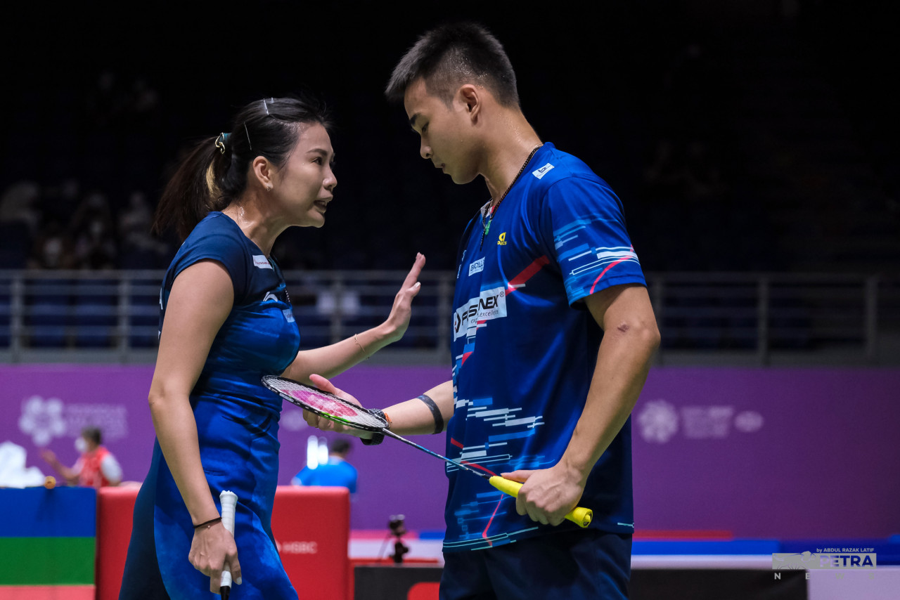 National mixed doubles shuttler Goh Liu Ying (left) hopes the new sporting management will pay closer attention to the development of future athletes in the country. – The Vibes file pic, November 10, 2022