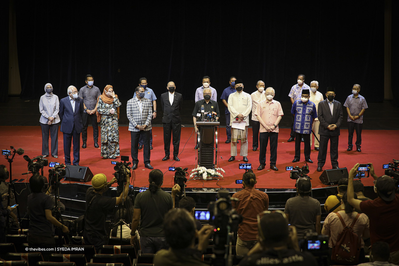 BN MPs at a press conference vowing their loyalty to the prime minister and Perikatan Nasional government until a motion of confidence is tabled next month at Menara DBKL yesterday. The I-have-the-numbers and statutory declarations games are getting too frequent, with everyone seemingly waving sheets of testimonies. – The Vibes file pic, August 7, 2021