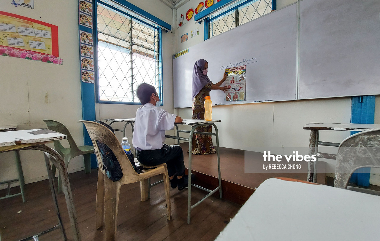 The Education Ministry says its new Covid-19 guidelines for schools will ensure administrators are prepared to face any possible outbreaks. – The Vibes file pic, February 18, 2021