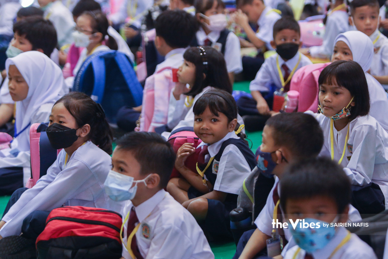 Students rapt at attention listening to a first-day briefing, while one young girl flashes a smile at The Vibes’ photographer. – SAIRIEN NAFIS/The Vibes pic, March 20, 2023
