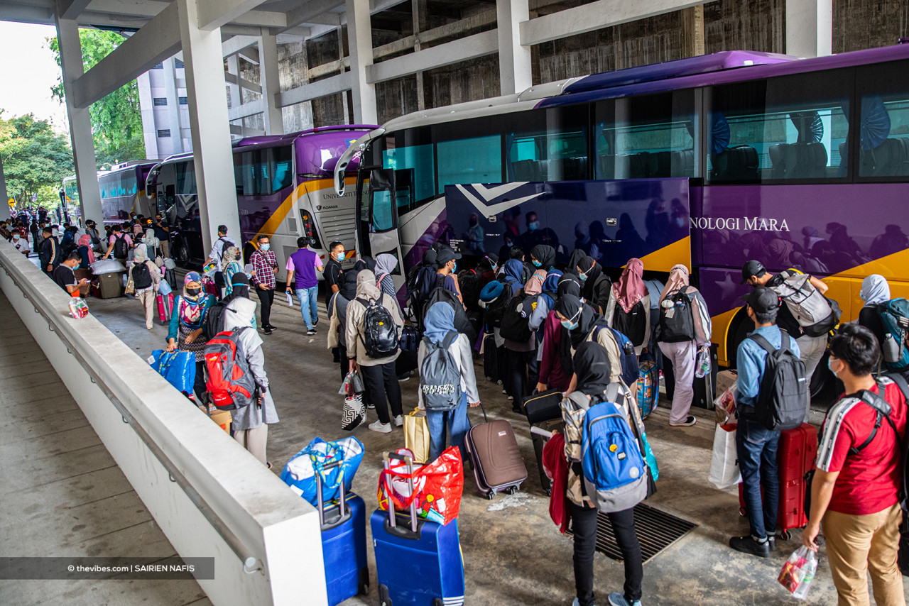 University students staying on campus are allowed to return for the Raya holidays in stages from May 7 to 12. – SAIRIEN NAFIS/The Vibes pic, May 8, 2021