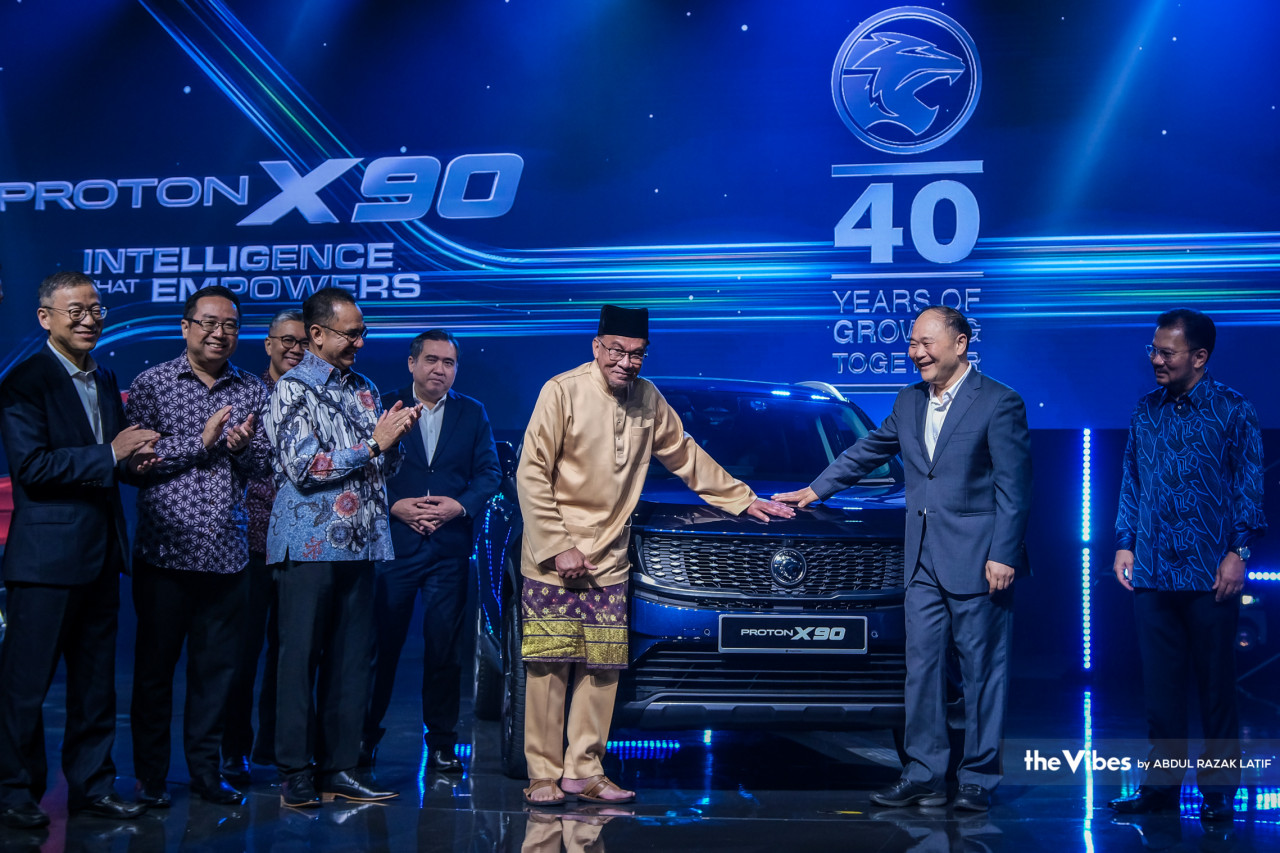 Datuk Seri Anwar Ibrahim (centre) says that as finance minister, he is excited to see Proton advance further as the company is a key contributor to the nation’s income. – ABDUL RAZAK LATIF/The Vibes pic, May 7, 2023