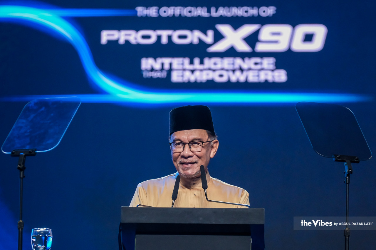 Datuk Seri Anwar Ibrahim has highlighted the development of the Automotive High-Tech Valley in Tg Malim as Malaysia’s next-generation vehicle hub, which was realised through a cooperation between Geely and Proton parent company, DRB-Hicom. – ABDUL RAZAK LATIF/The Vibes pic, May 7, 2023