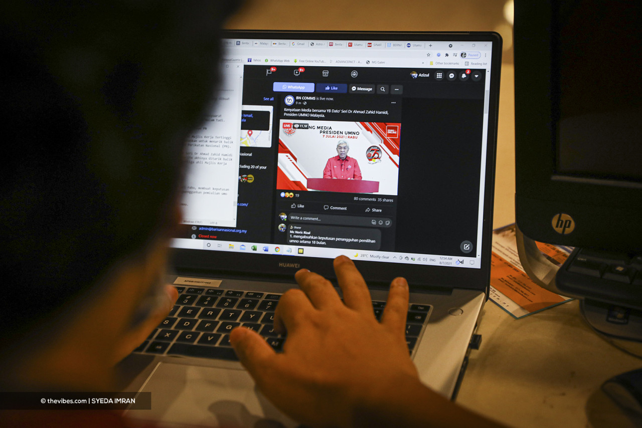 Following an intense four-hour meeting that stretched past midnight last night, Umno president Datuk Seri Ahmad Zahid Hamidi announced that the party is withdrawing its support for the prime minister and his government with immediate effect. – SYEDA IMRAN/The Vibes pic, July 8, 2021